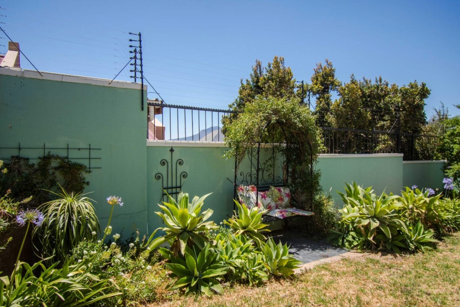 4 Bedroom Property for Sale in Mountainside Western Cape